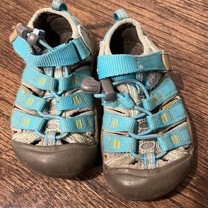 Keen sandals size 8